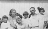 Л. М. Лотман (4-я слева) с родителями, сестрами и братом.